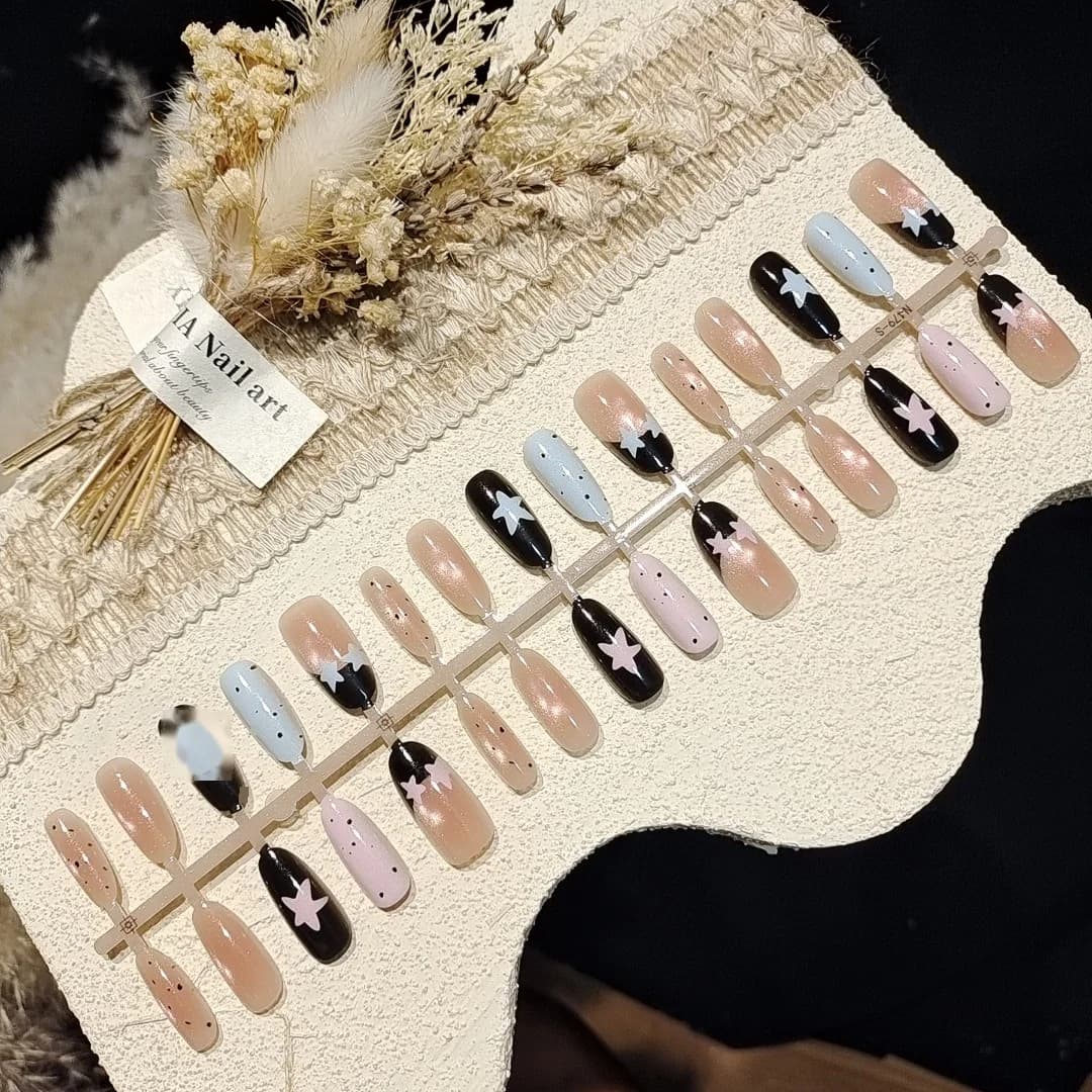 Unghie Finte Occhio di Gatto con Stelle e Pois, Manicure Stile Dolce