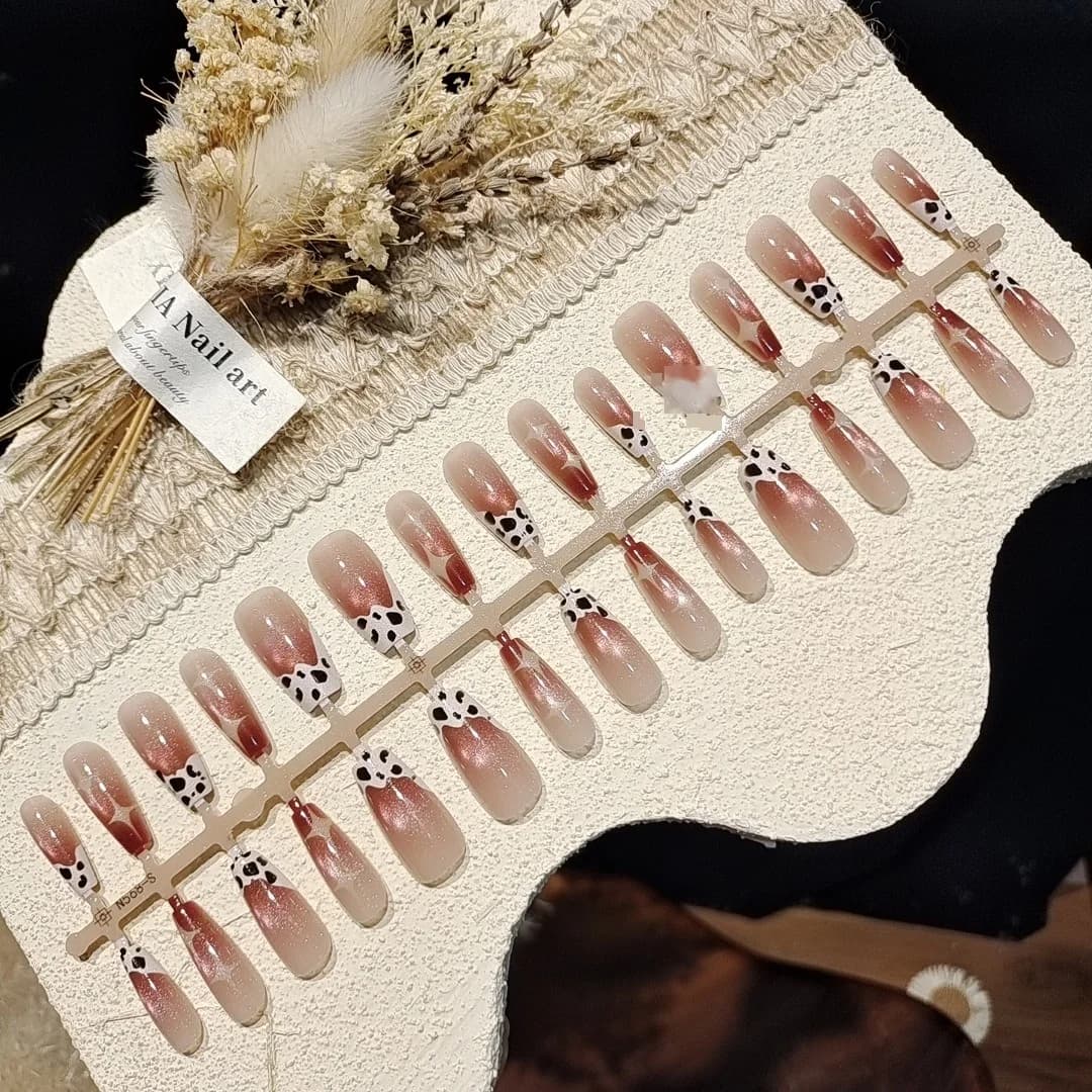 Unghie Finte Occhio di Gatto Marrone Crepuscolo con Design Perle di Vetro