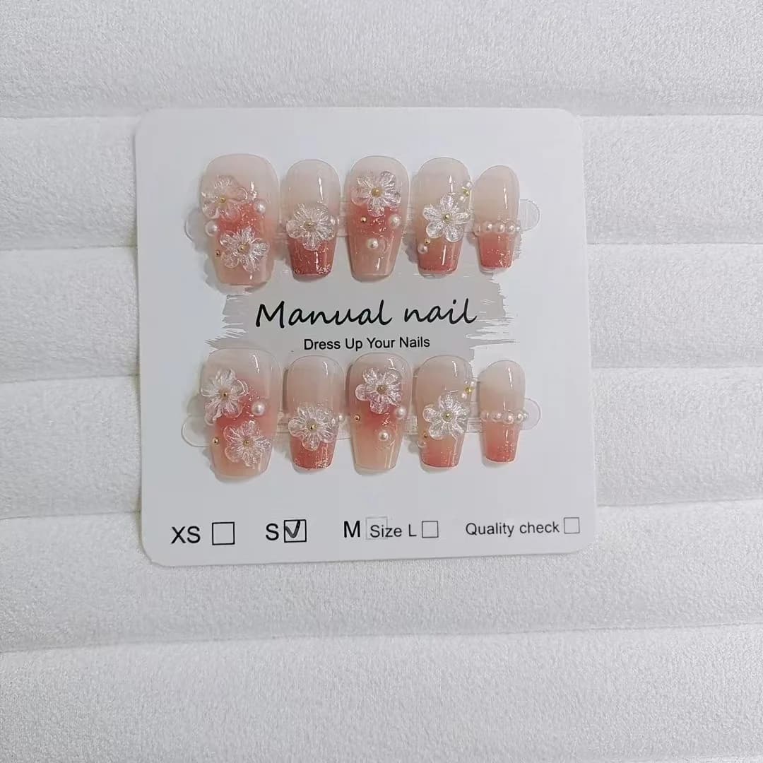 Unghie Finte Corte Coffin con Design Floreale e Blush, 10 Pezzi
