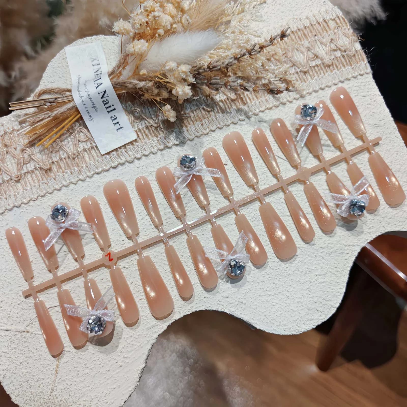 Unghie Finte Giada Satinato Oro Occhio di Gatto con Fiocco, Stile Dolce e Cool