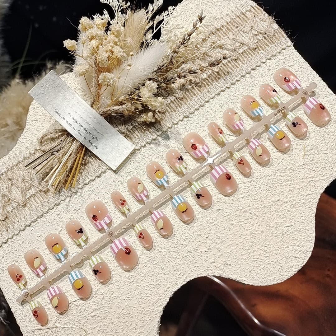 Unghie Finte Corte Ballerina Occhio di Gatto Stile Candy con Strass