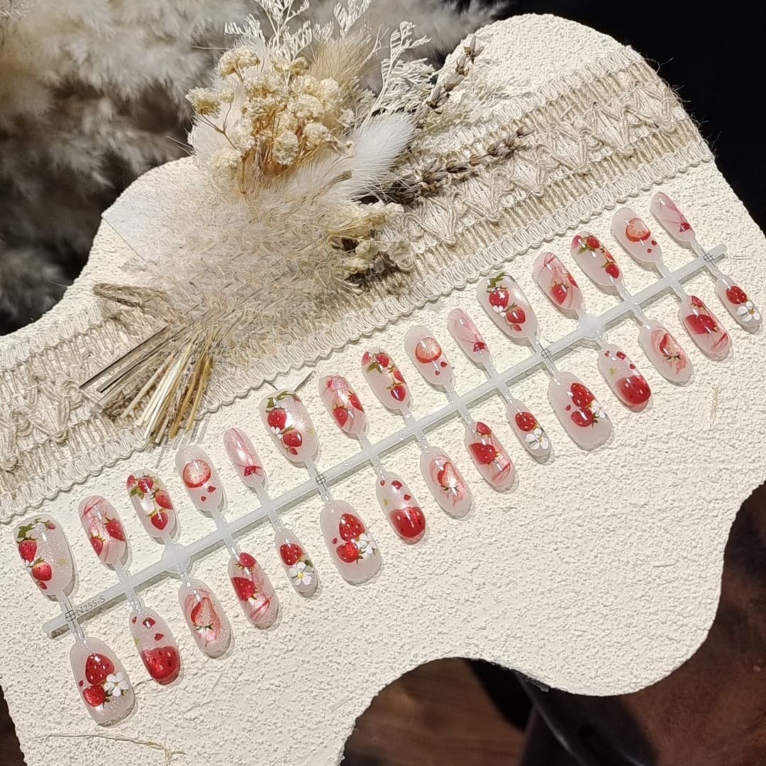 Unghie Finte Pre-incollate Stampa Fragola Forma Ovale Media