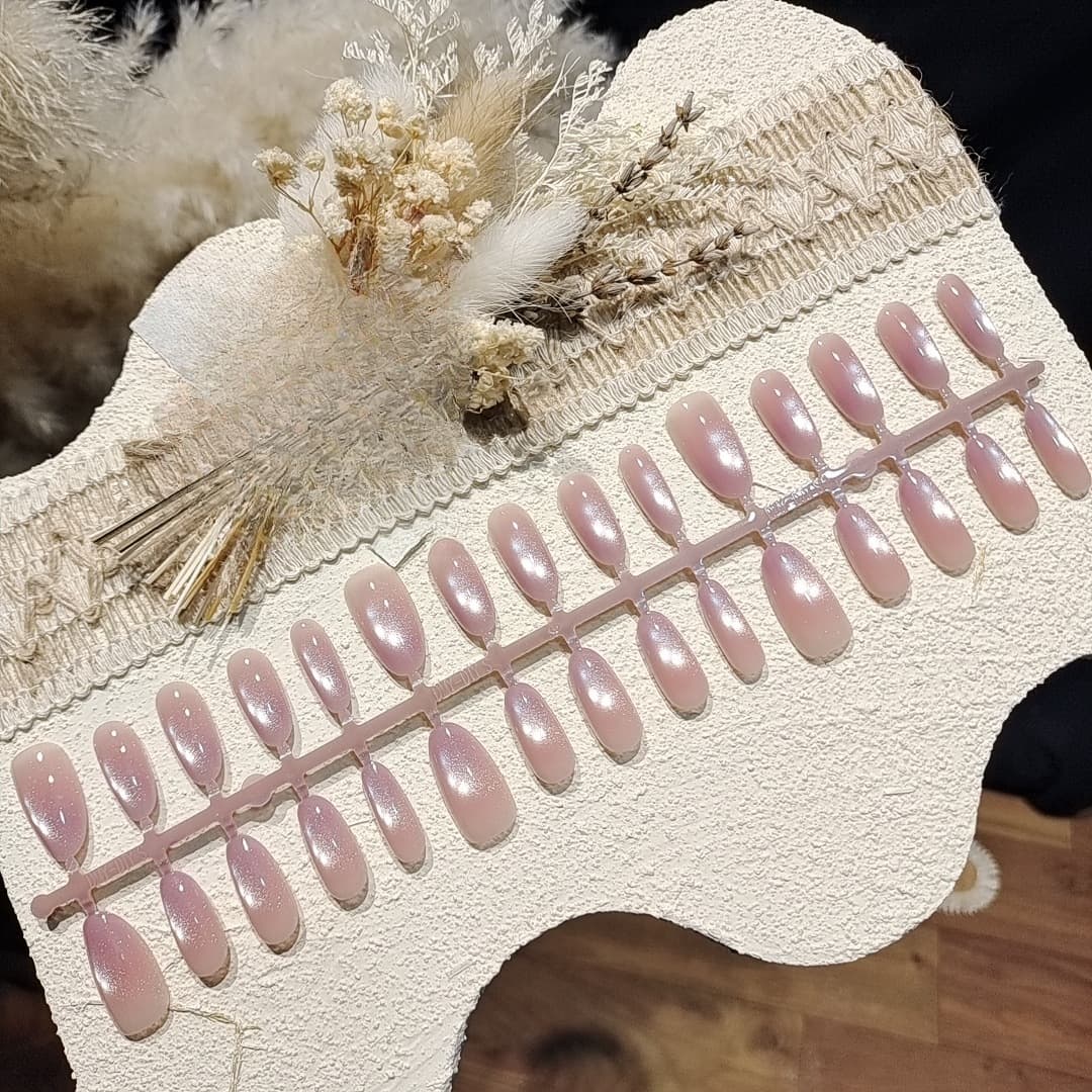 Set Manicure Unghie Finte Preformate Effetto Occhio di Gatto e Perla di Vetro