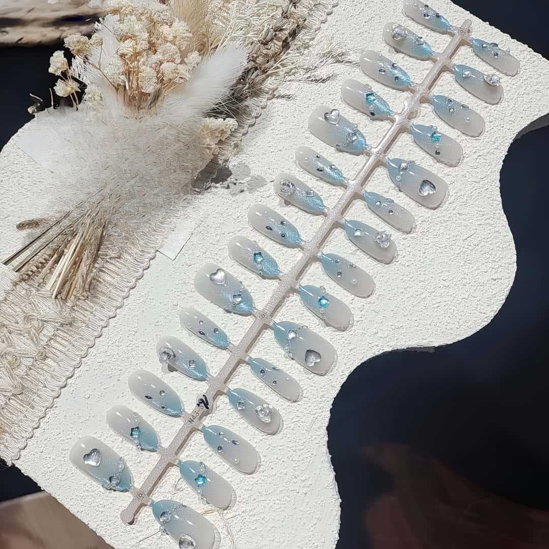 Unghie Finte Occhio di Gatto Blu Sfumato con Strass