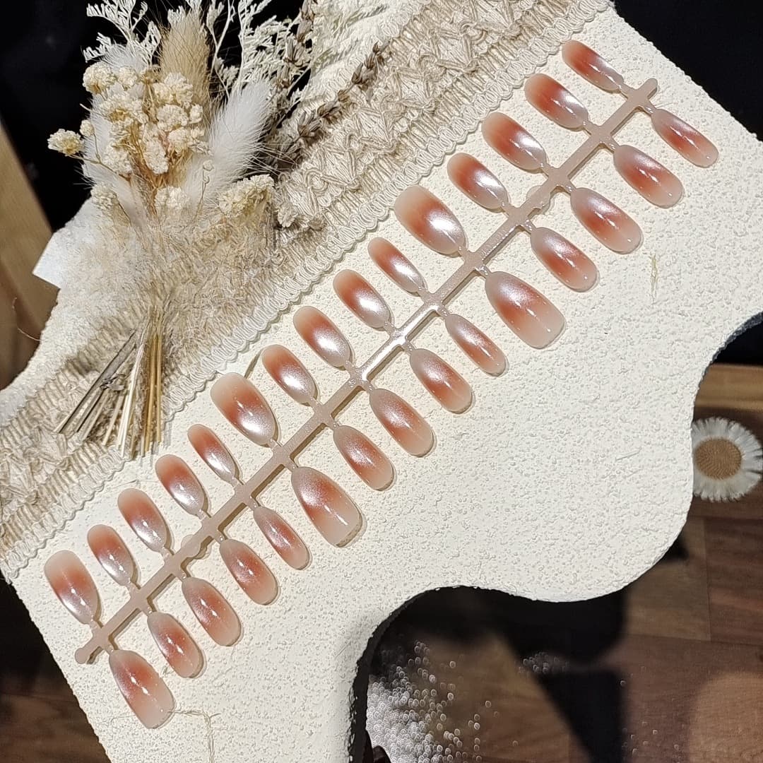 Unghie Finte Ovali Arancio Rosa Occhio di Gatto Corte Medie